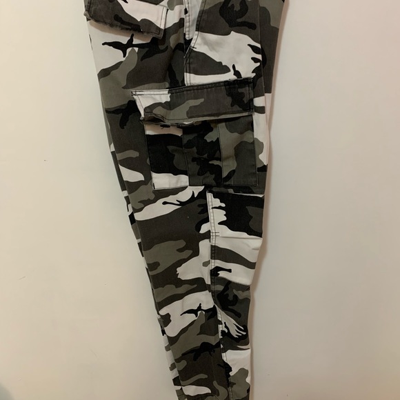 Not sure of the brand, camo joggers, super cute size 4 - Picture 3 of 5
